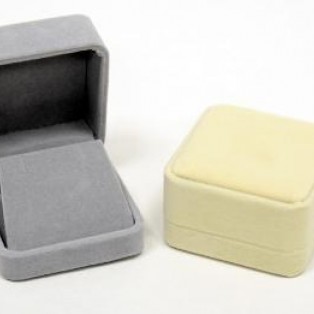 Βελουδινο κουτι για σκουλαρικια 7cm x 7cm x 1.5cm