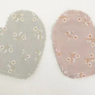 Πουγκί καρδιά με μικρό ανθάκι: 12*11.4cm